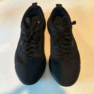 Vans ultra Cush size 6.5 I used them for weight lifting. Practically new.